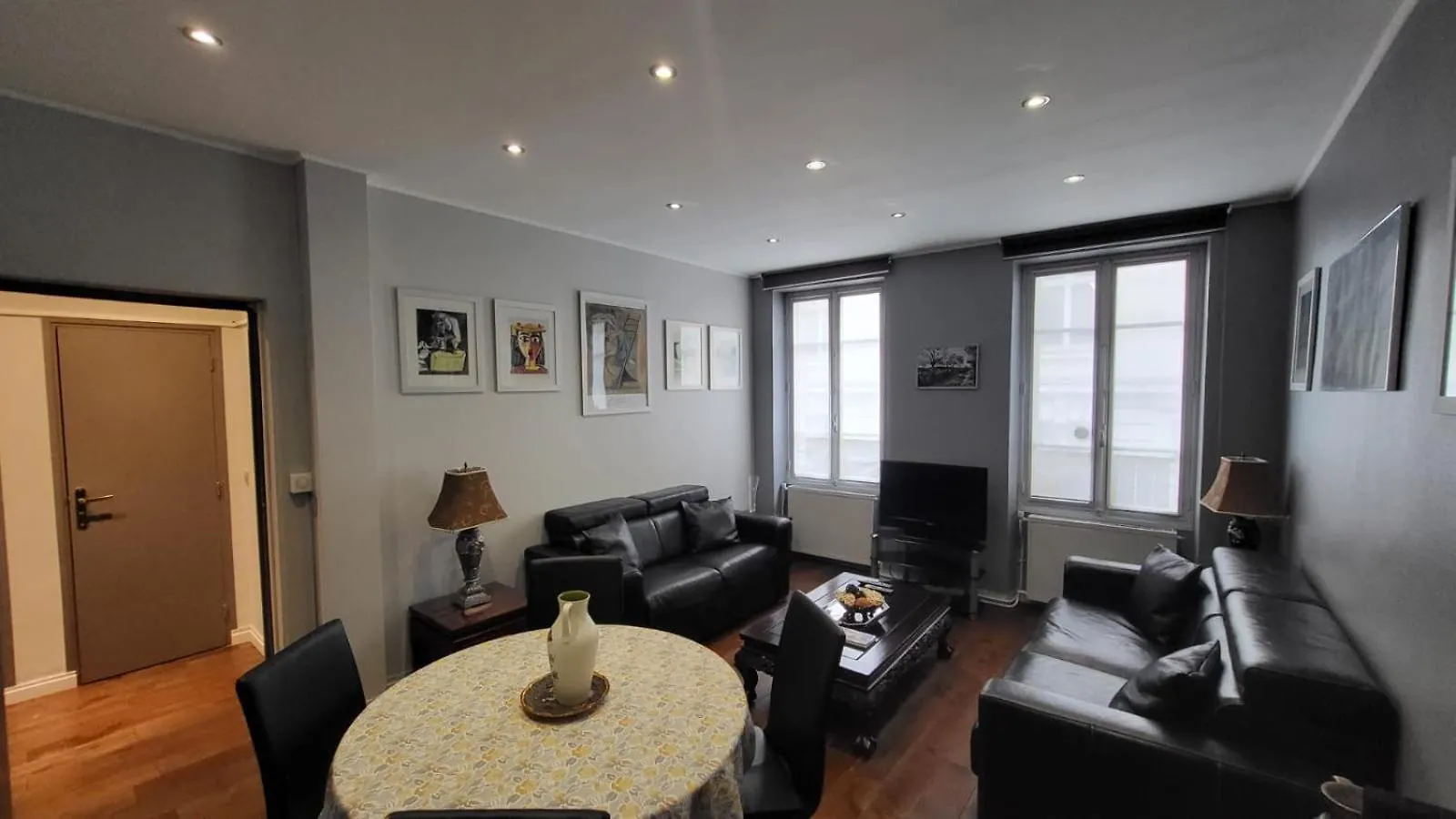2 Bed 16Th Arrondissement Trocadero Apartment For6 Paris